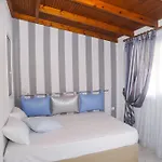 Asterias فندق يميناريا